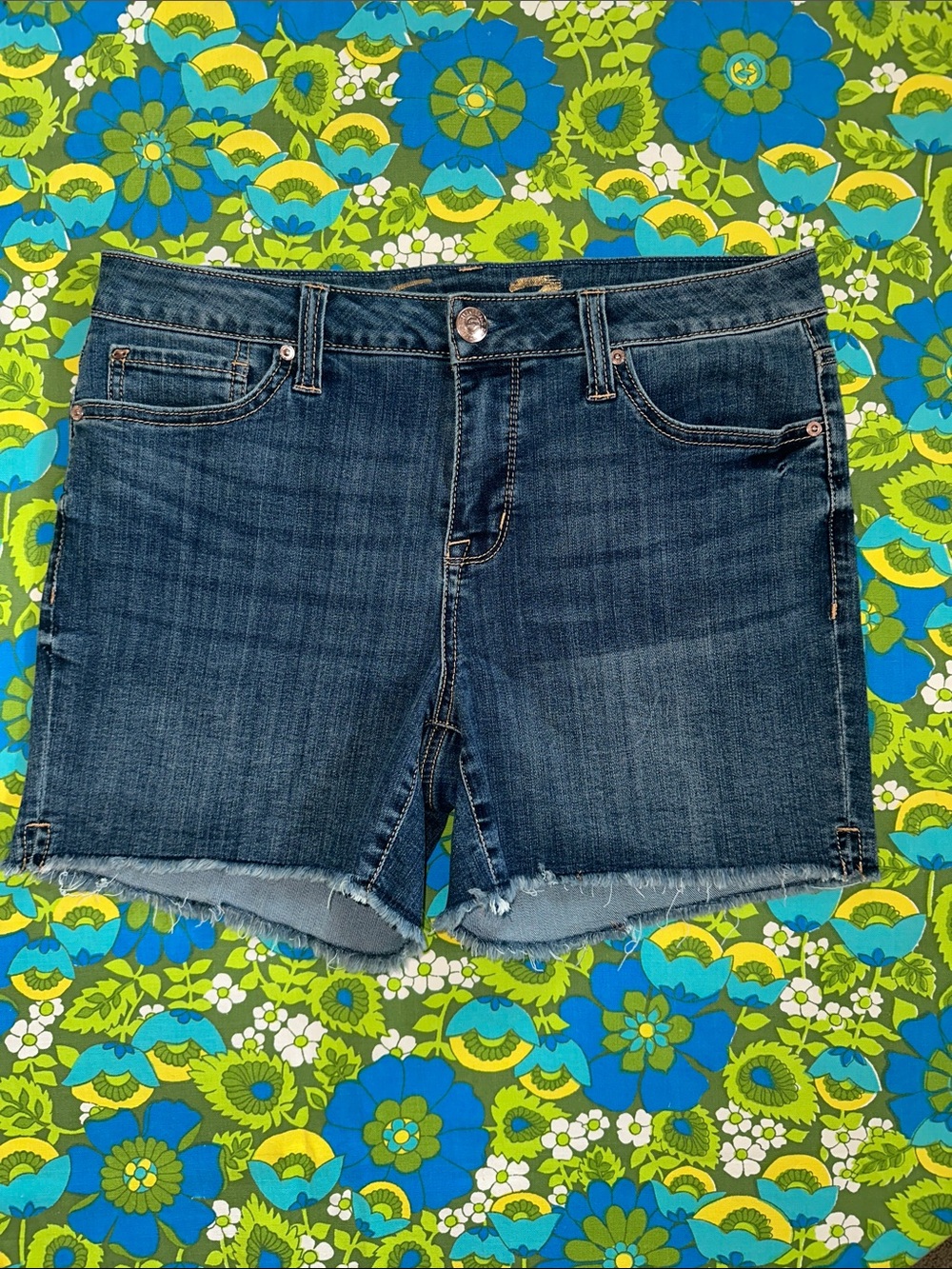 7 For All Mankind Cutoff Jean Shorts Dark Blue Frayed Hem denim cutoffs 8